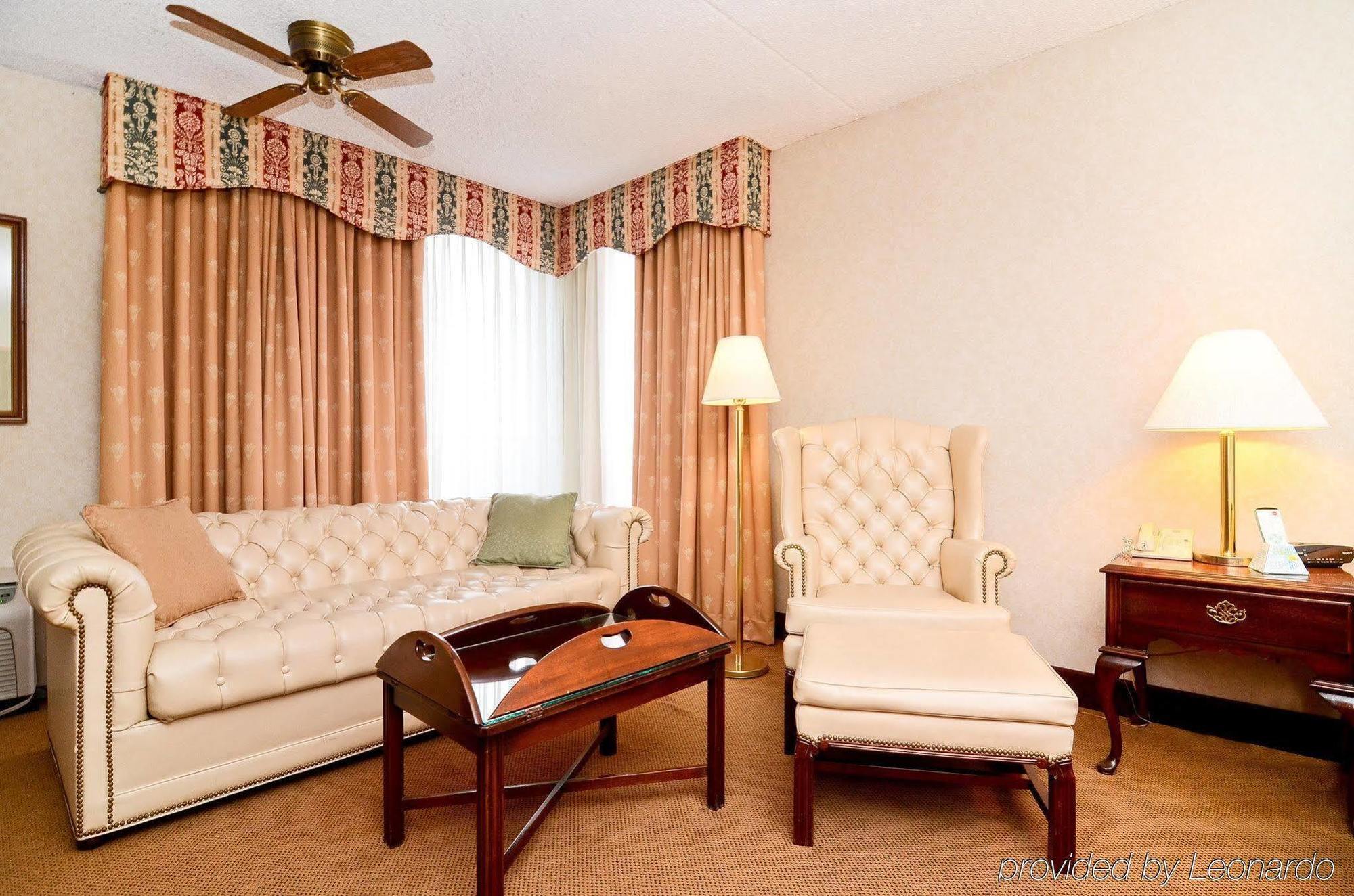 Best Western Lafayette Executive Plaza Room photo